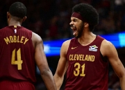 开云下载-包含步行者完胜法国男篮，萨姆·米切尔三分雨点燃全场的词条