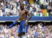 开云体育直播-硬仗方显真章，西亚卡姆关键表现助湖人险胜上海队