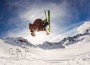 开云体育下载-约基奇全能高光难掩湖人惊天逆转，雷霆末节崩盘揭示成长代价