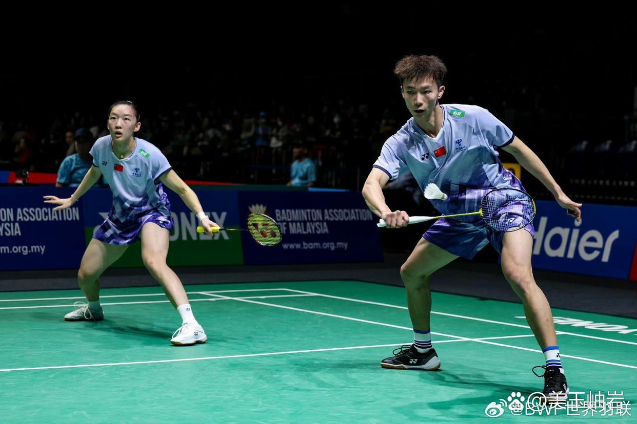 包含韩国羽毛球队力克印度羽毛球队，谌龙制霸全场的词条