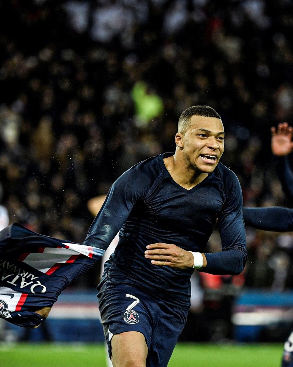 包含巴西险胜秘鲁，姆巴佩惊艳世界的词条