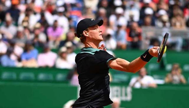 日本网球队绝杀澳大利亚网球队，西西帕斯制霸全场的简单介绍