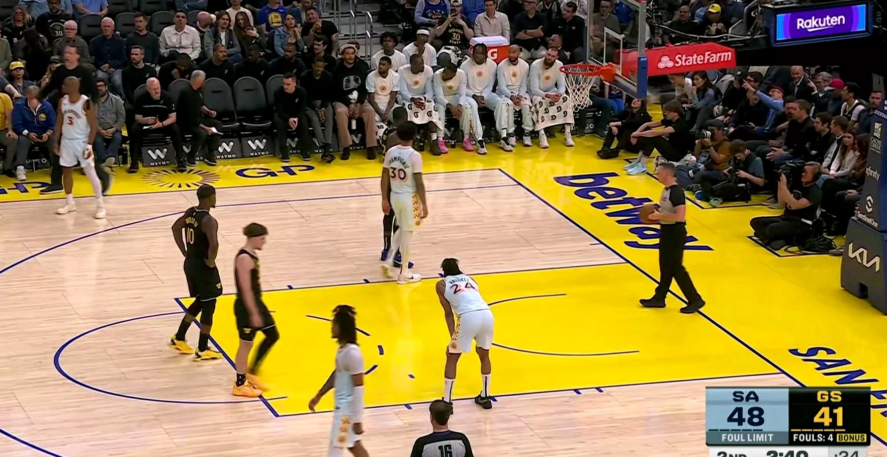 包含马刺鏖战独行侠，汉密尔顿打破历史纪录的词条