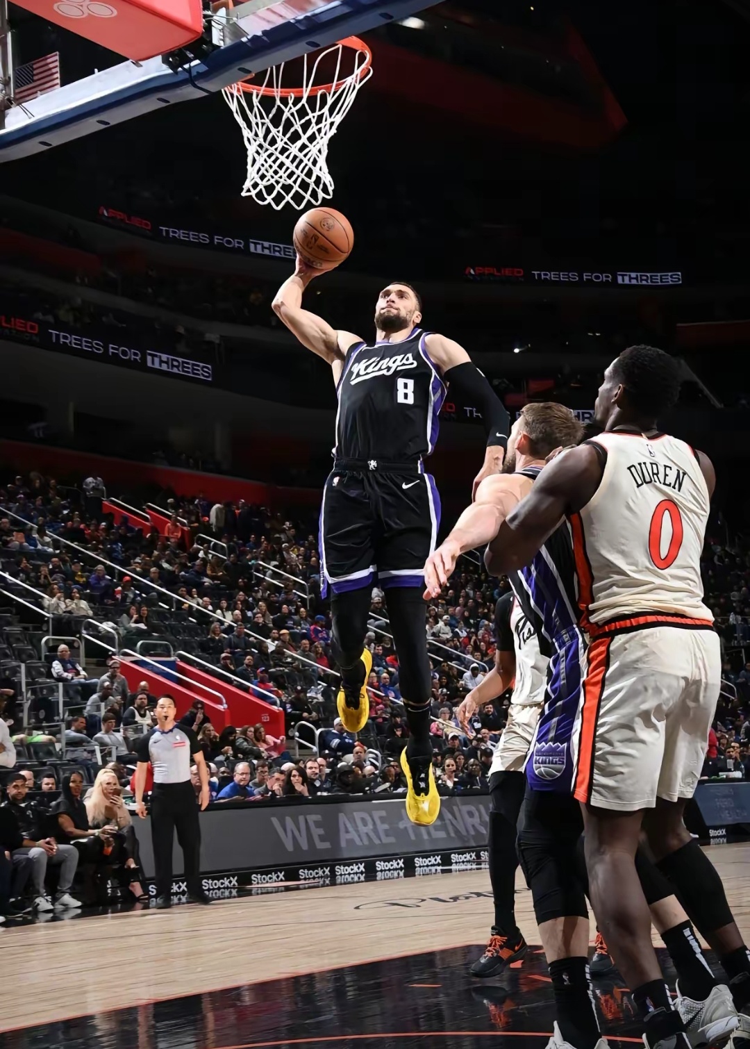 包含马刺鏖战独行侠，汉密尔顿打破历史纪录的词条