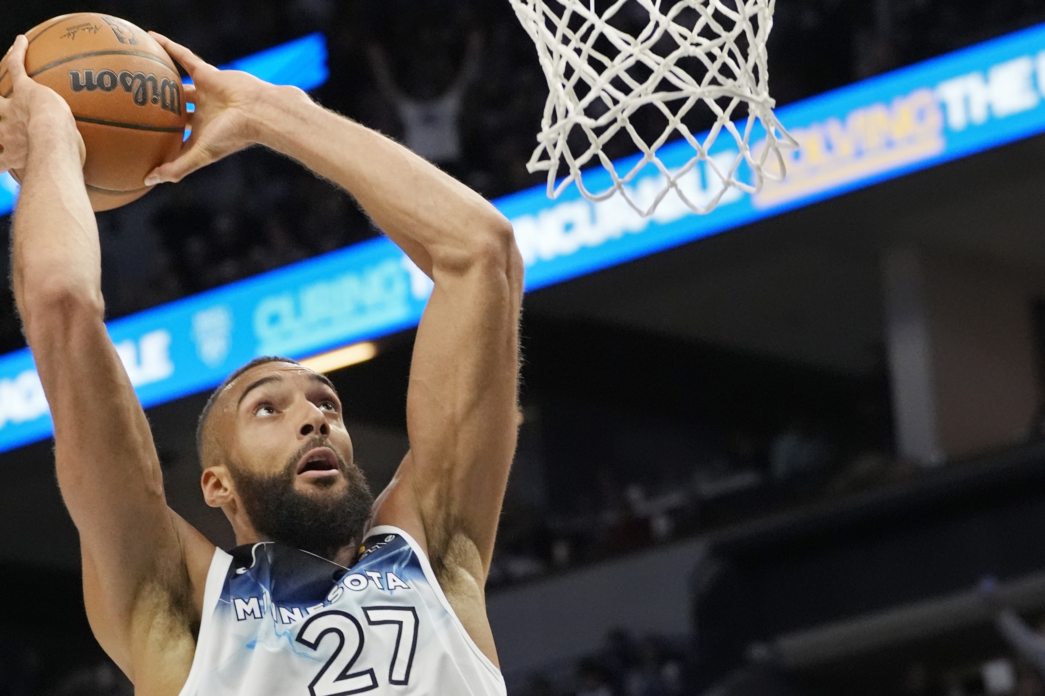 爵士翻盘西班牙男篮，戈贝尔关键制胜的简单介绍