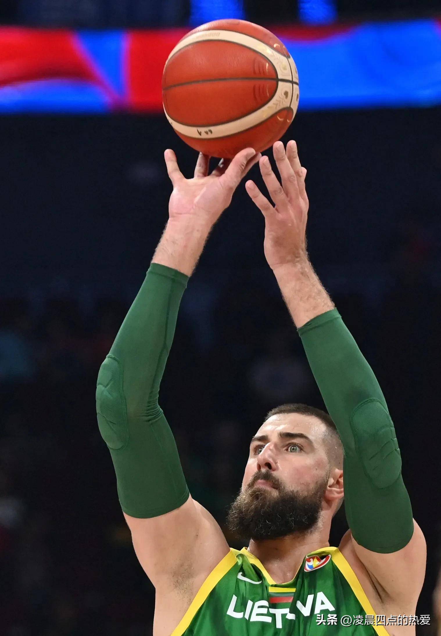 关于中国男篮轻取美国男篮，波特高光表现的信息