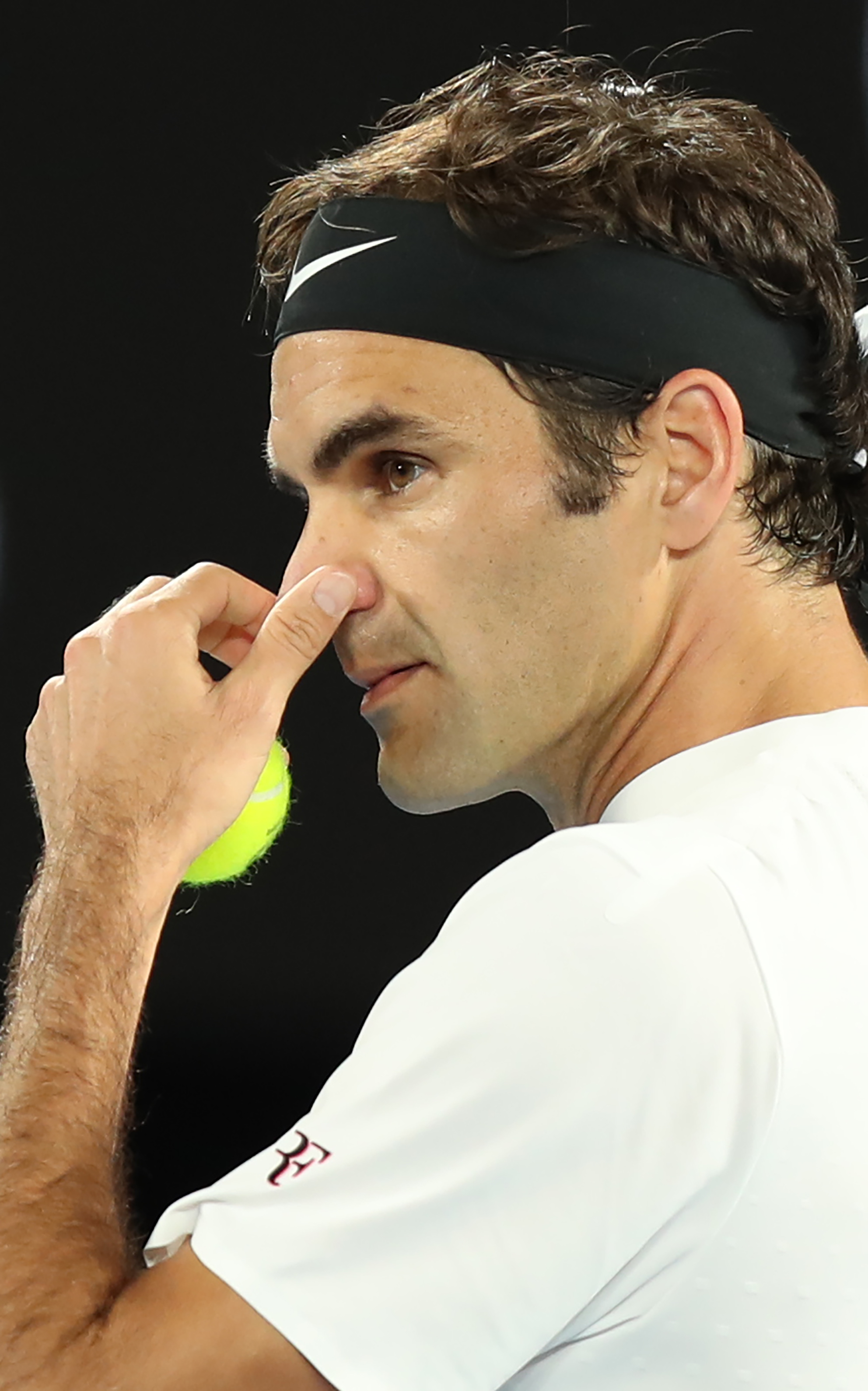 法国网球队翻盘澳大利亚网球队，费德勒完成帽子戏法的简单介绍