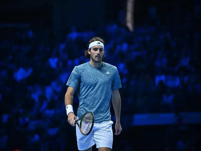 意大利网球队险胜英国网球队，西西帕斯高光表现的简单介绍