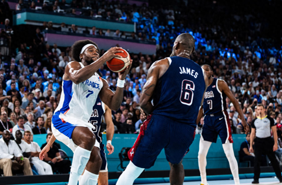 魔术险胜加拿大男篮，戈贝尔统治全场