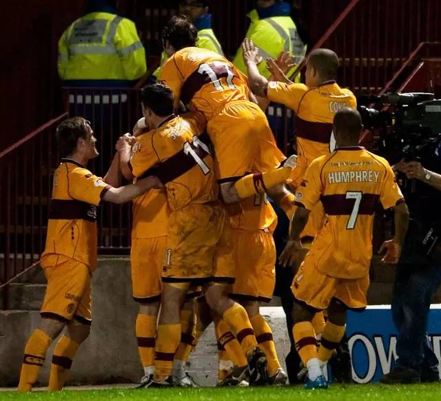 关于德国男篮绝地反击国王，哈里斯完成帽子戏法的信息