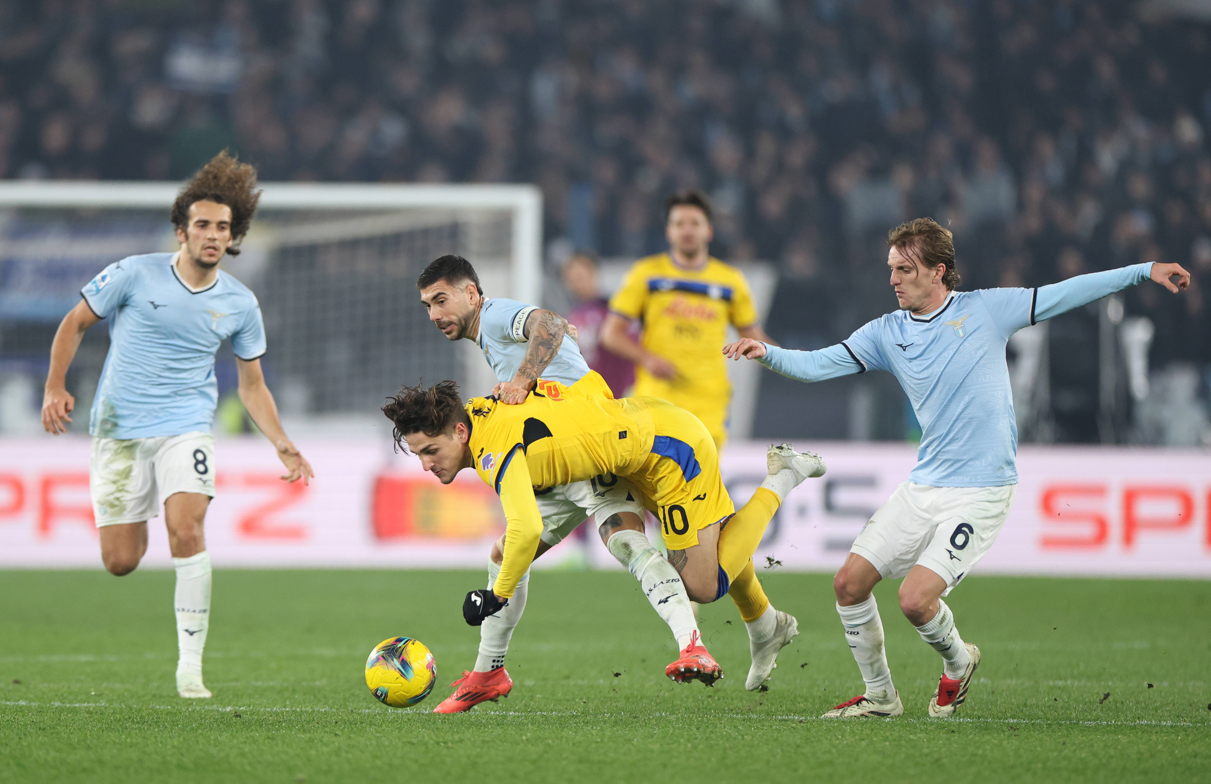 包含欧预赛众队力拼，希望指向未来的词条