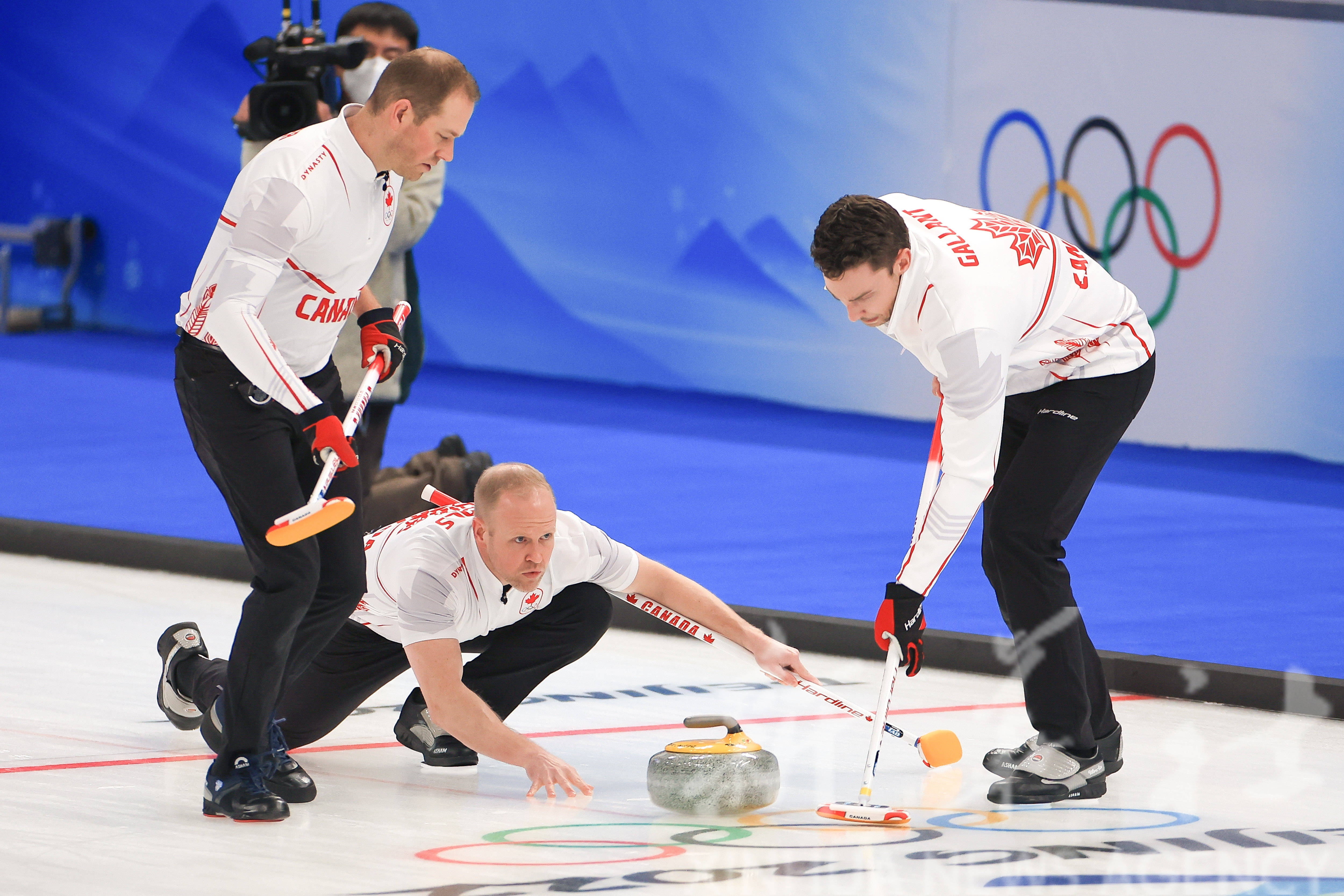 包含加拿大选手游泳比赛中状态回暖，力压对手的词条