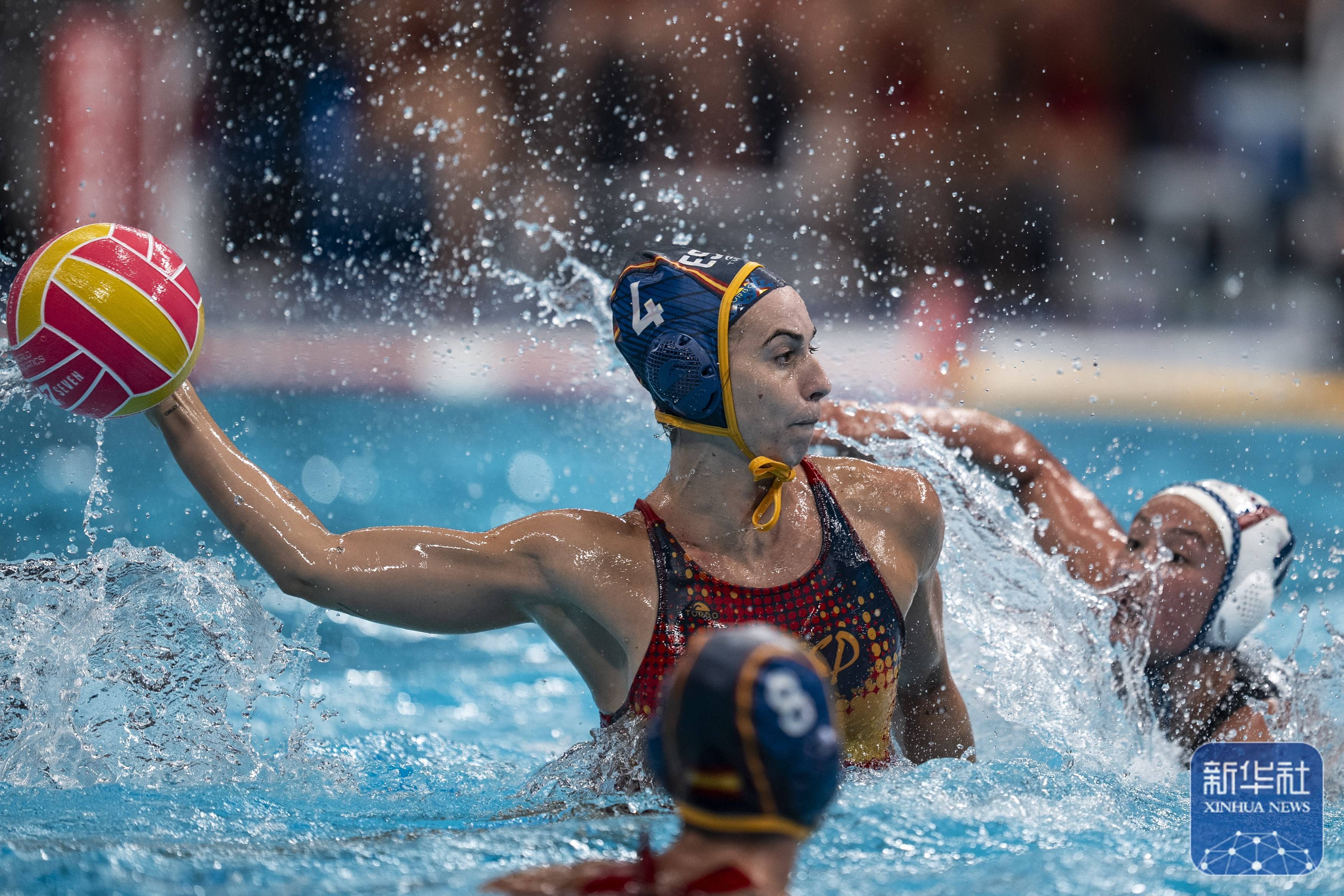 包含加拿大选手游泳比赛中状态回暖，力压对手的词条