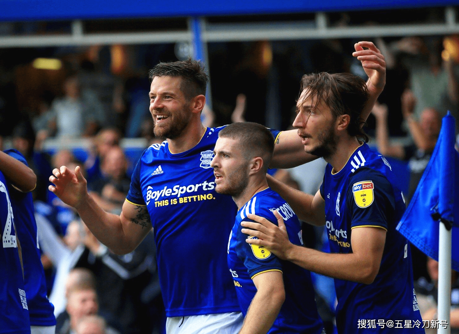 关于雷丁主场大捷！实现连胜，追赶领先的信息