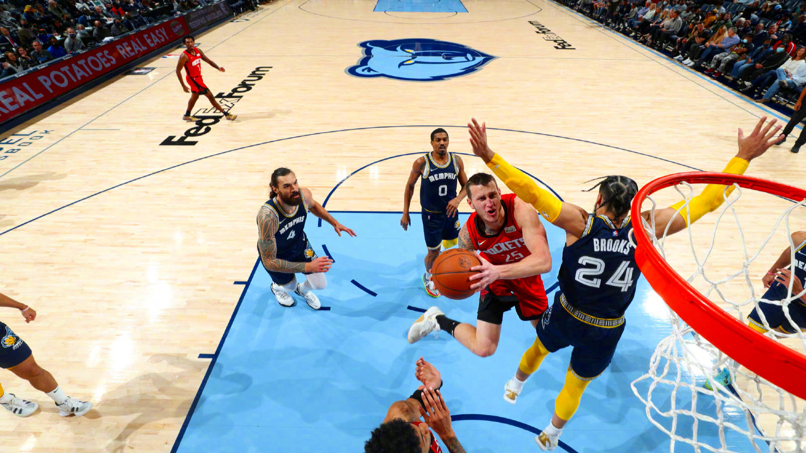 关于雷丁主场大捷！实现连胜，追赶领先的信息