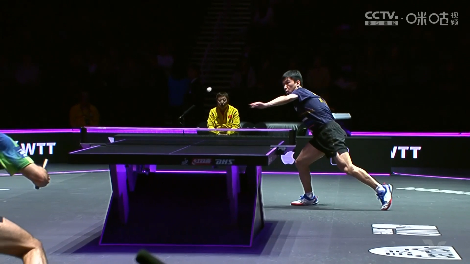 关于强劲对手在比赛中逐渐拉大差距，领先优势明显的信息