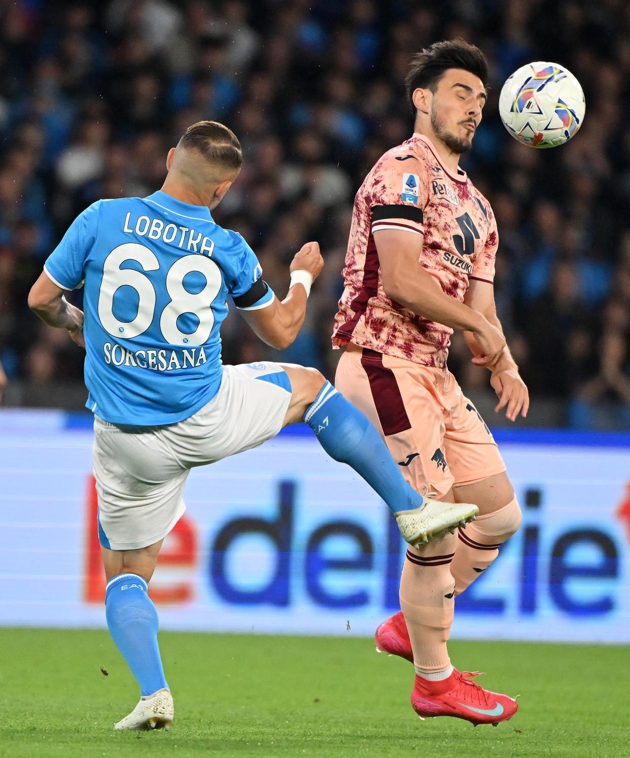 那不勒斯前锋状态火热，连续两场进球帮助球队获胜的简单介绍