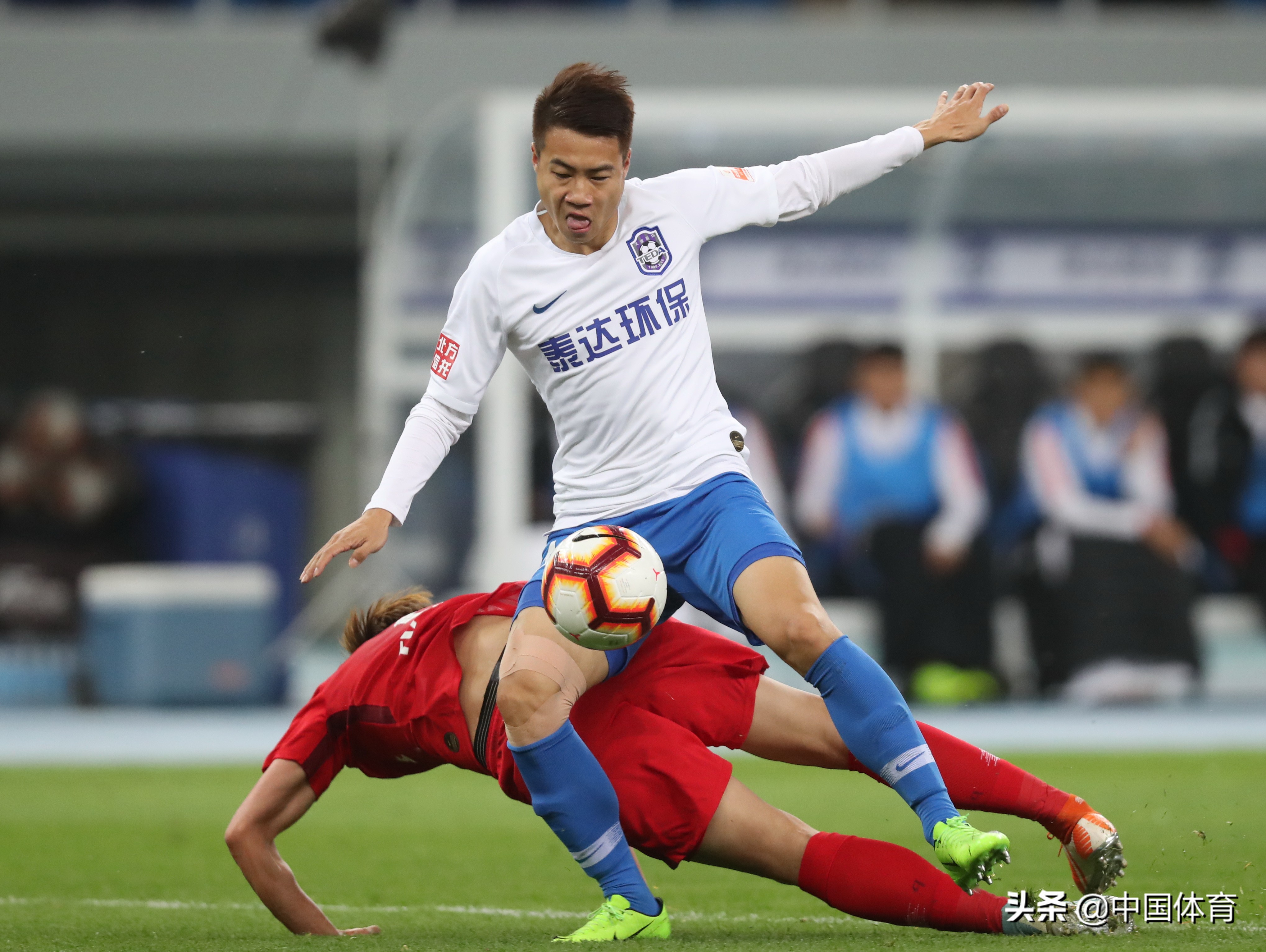 体坛风云：天津泰达奋力战胜对手的简单介绍