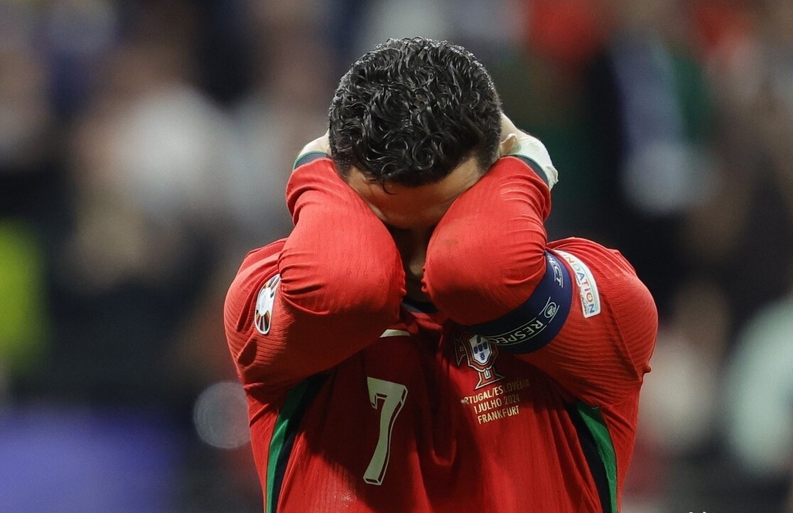 巴塞罗那再遭一败，球迷沮丧心情的简单介绍