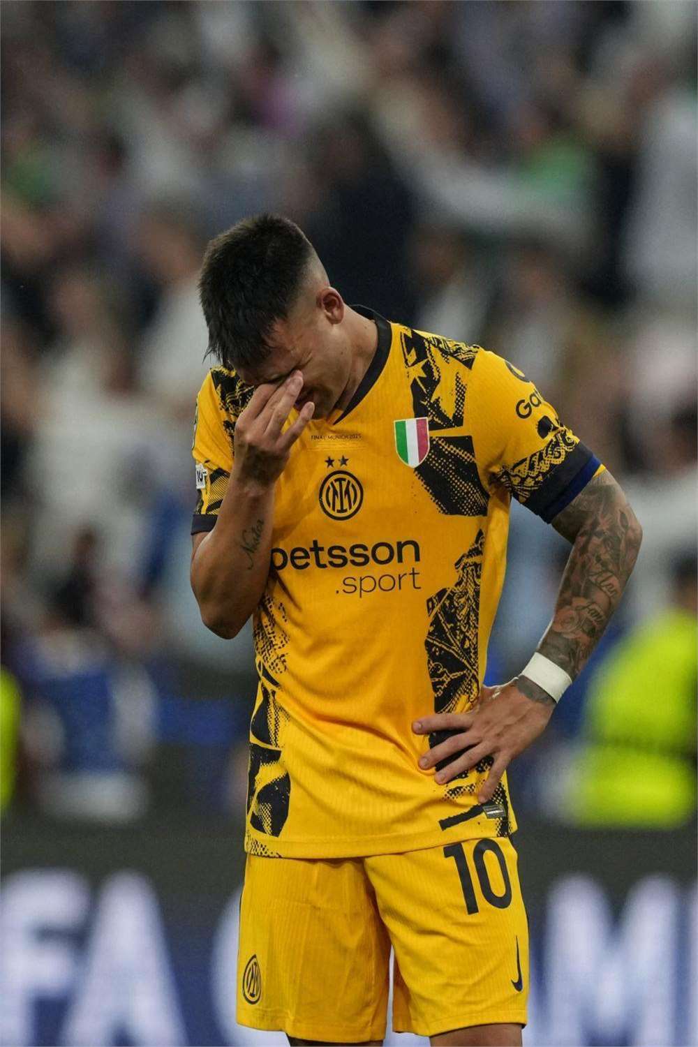 巴塞罗那再遭一败，球迷沮丧心情的简单介绍