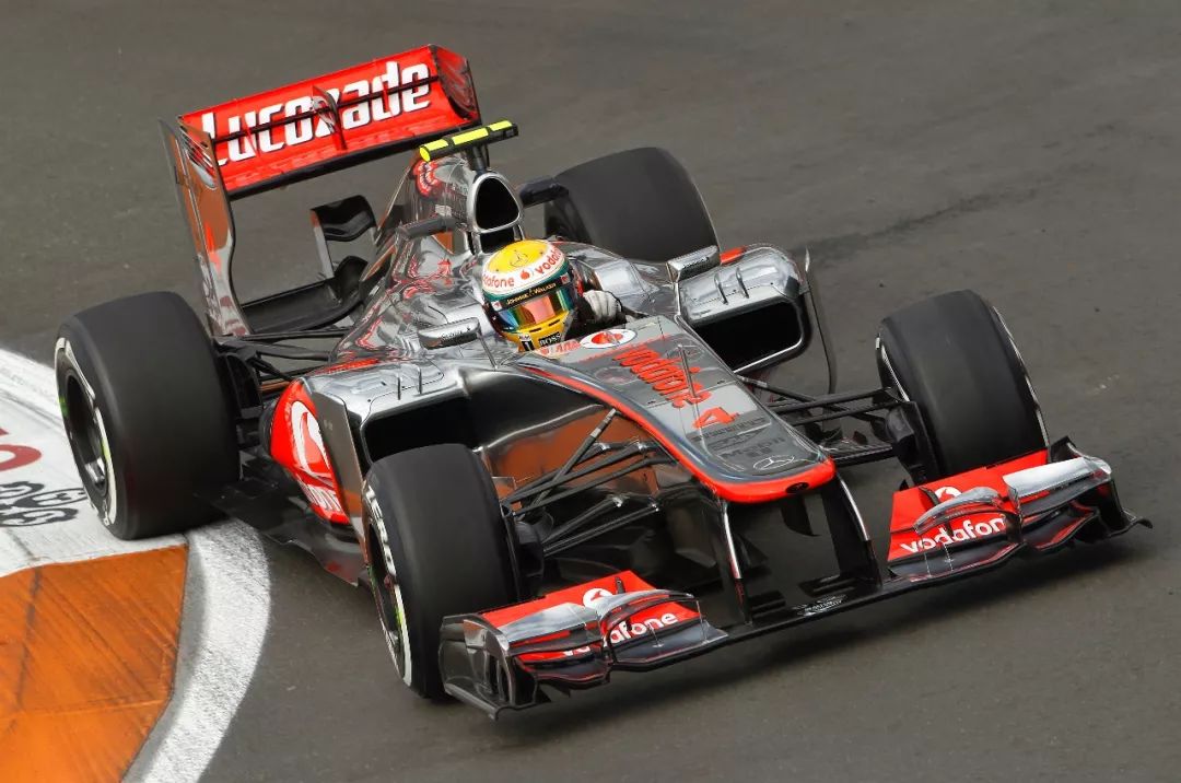 雷诺车队横扫索伯车队，塞恩斯点燃赛场的简单介绍