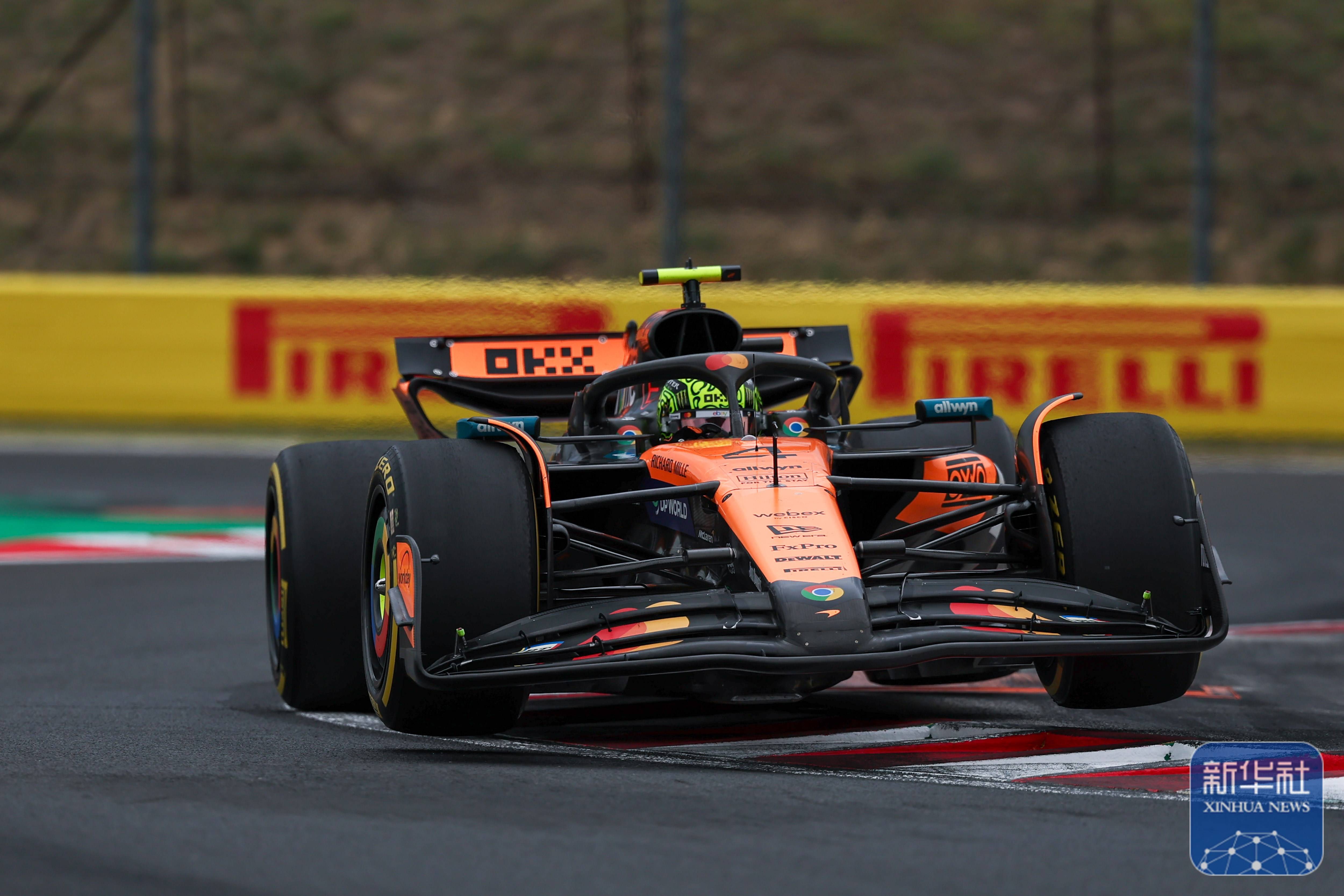 雷诺车队横扫索伯车队，塞恩斯点燃赛场的简单介绍