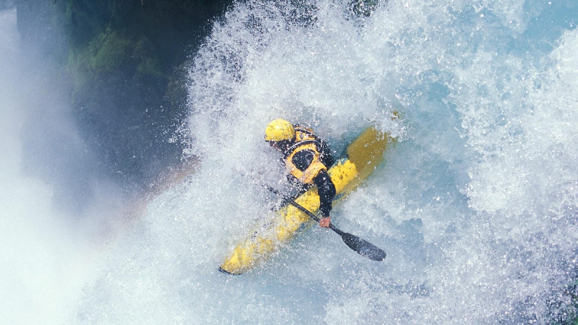 赛道与绿茵场的双重奏，F1新赛季揭幕战之夜，黄喜灿在焦点战证明自己