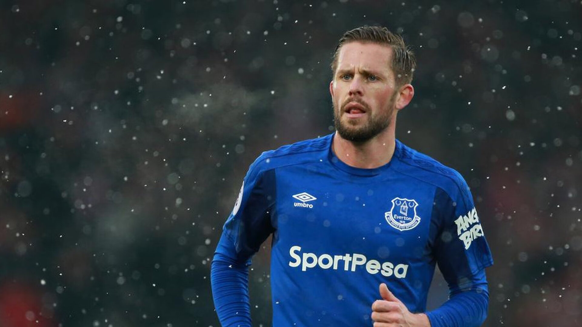 赛道与球场，双线战场上的碾压启示