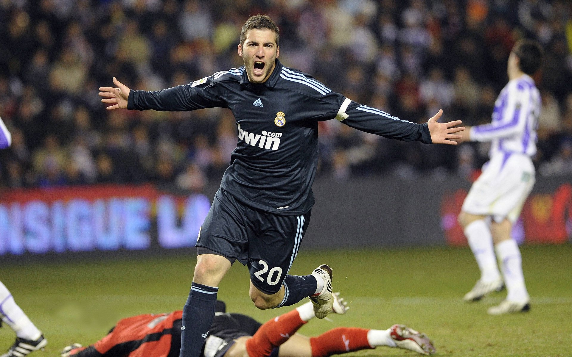 当欧冠淘汰赛遇上步行者血拼山西队，一场跨越时空的体育精神对话